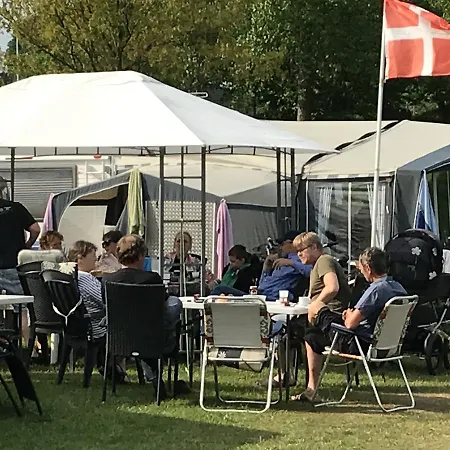 캠프장 Vorbasse Camping 볼베스